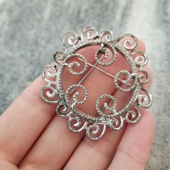 Vintage Sarah Coventry Silver Tone Spiral Circle Wreath Brooch, Unisex Lapel Pin - Picture 2 of 6